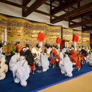 251031_273【人形展示斜めから】